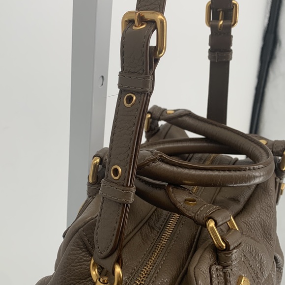 Marc Jacobs Brown Pebbled Leather Slouchy Two-Way convertible Bag - Picture 12 of 16